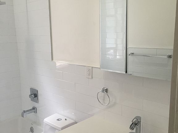 5th image of 1485 Bedford Ave #4B