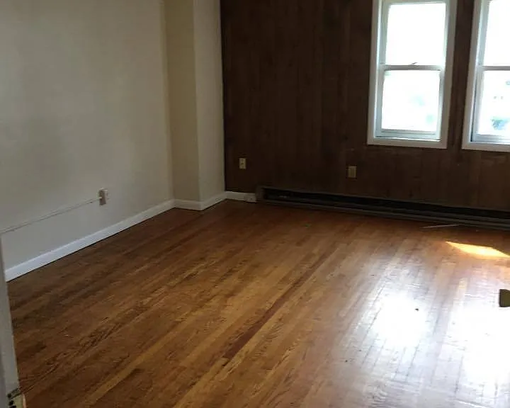 819 N Queen St — Photo 3