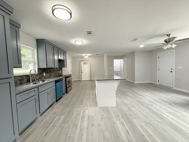 2894 Alice St — Photo 3