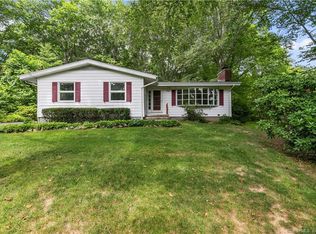 966 Dunbar Hill Rd, Hamden, CT 06514