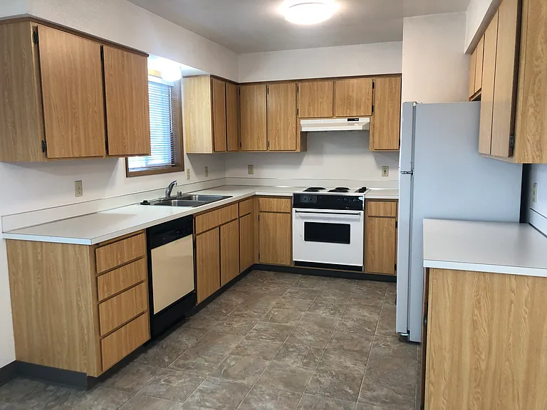 885 SE Klemgard St #15 — Photo 3