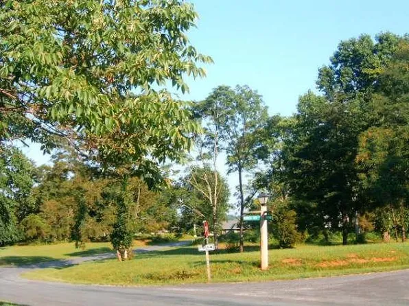 126 Lands End Rd, Penhook, VA 24137