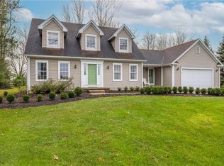 1243 Lake Point Dr, Webster, NY 14580