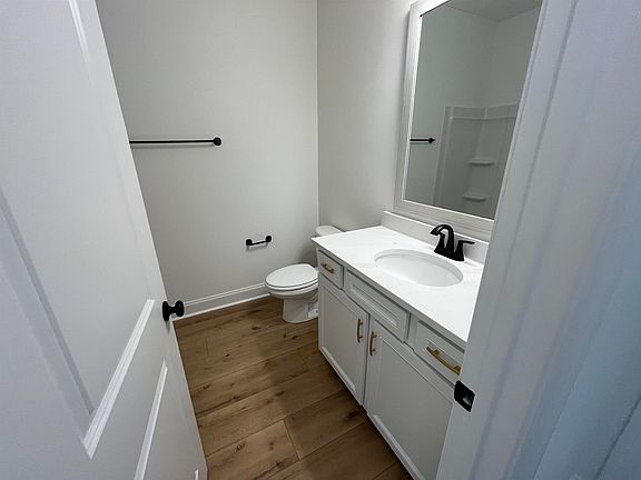 5th image of 238 Adley Ave