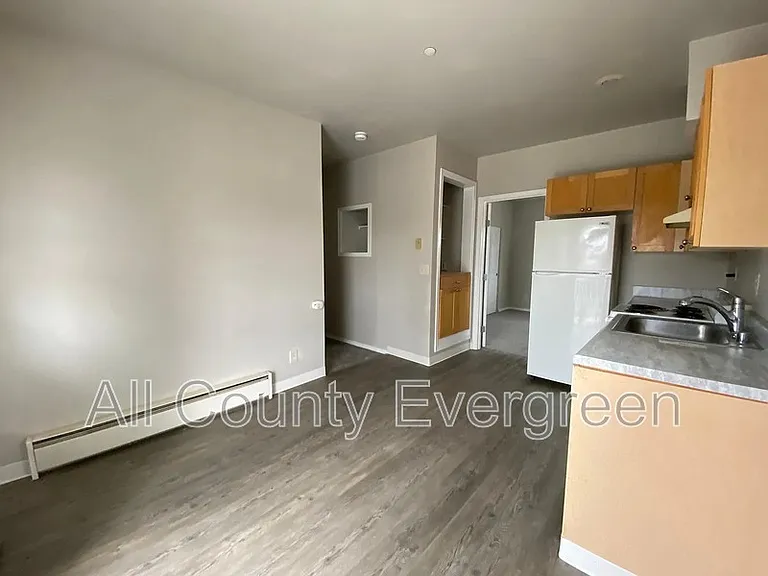 828 Broadway Ave #A — Photo 3