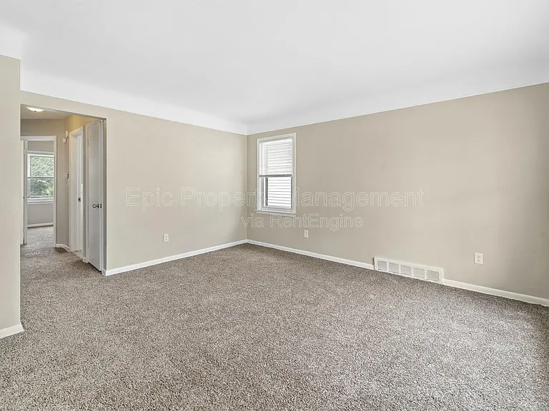 2121 Euclid St — Photo 8