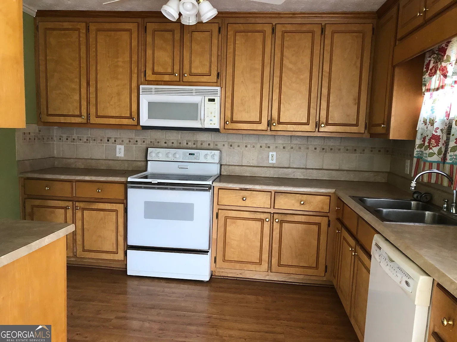 3 bed, 2.0 bath, 1502 sqft, $1,850 — Photo 2