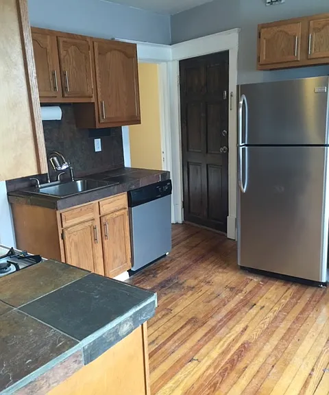 80 10th St #2 — Photo 10