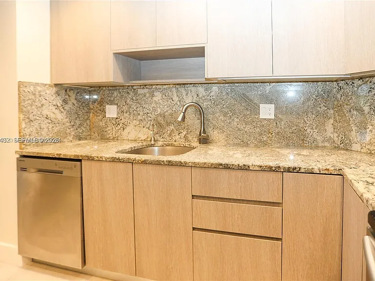 300 Bayview Dr #216 — Photo 9