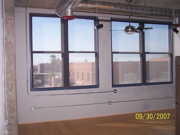 Front bay / Living room