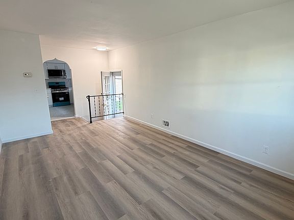 5th image of 35 Jaffe St Floor 1