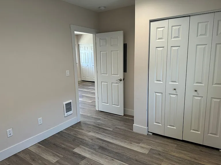 2236 Burlington Ave — Photo 9