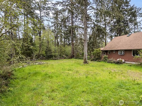 2nd image of 860 Duck Lake Drive SE