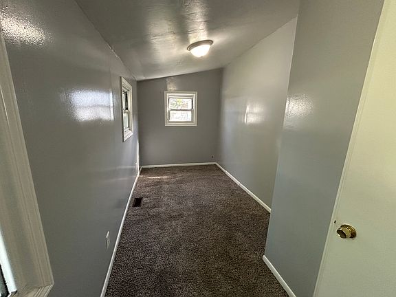 2nd image of 648 E Oregon St