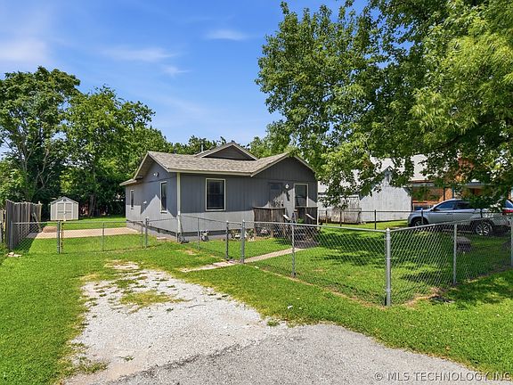 3rd image of 2725 W Cameron St