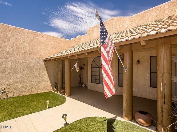 3rd image of 144 Acoma Blvd N