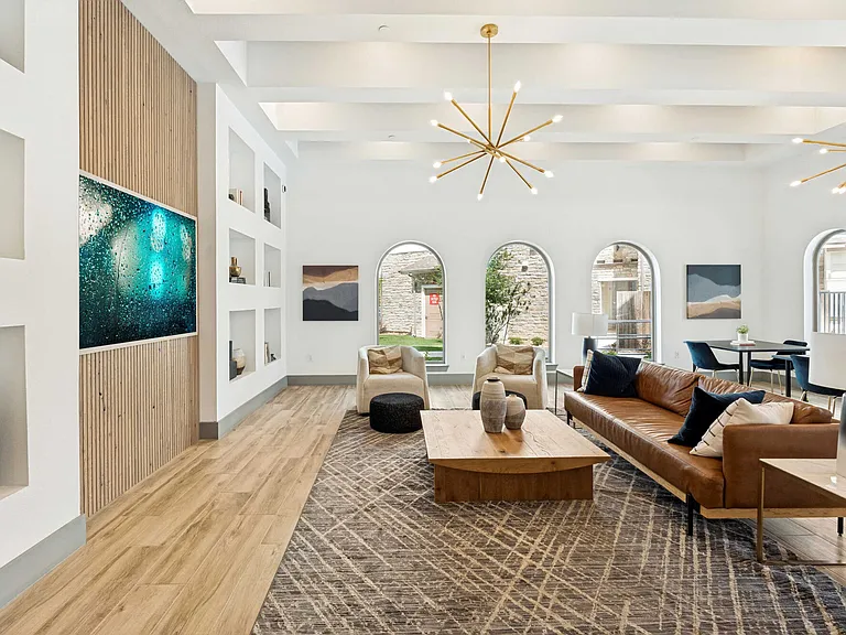 Palladium Crestway — Photo 35