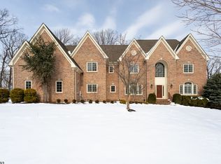 2 Kappelmann Dr, Green Brook, NJ 08812