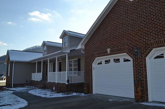 3rd image of 620 Church Ln