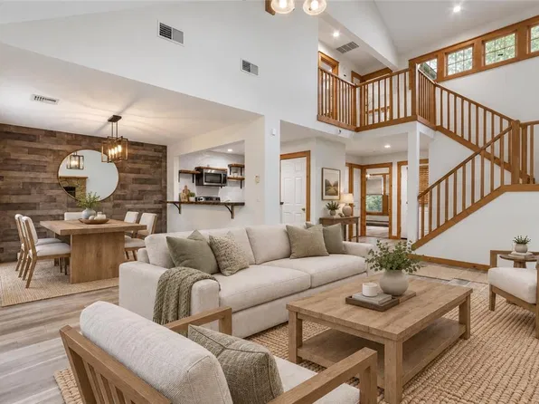 142 Pine Ct, Tannersville, PA 18372
