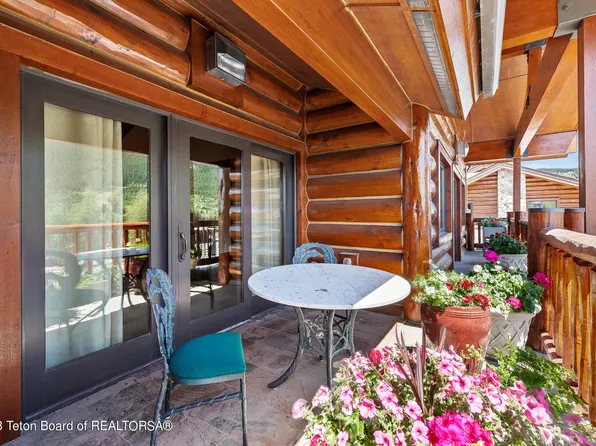 945 W Broadway Ave APT 303, Jackson, WY 83001