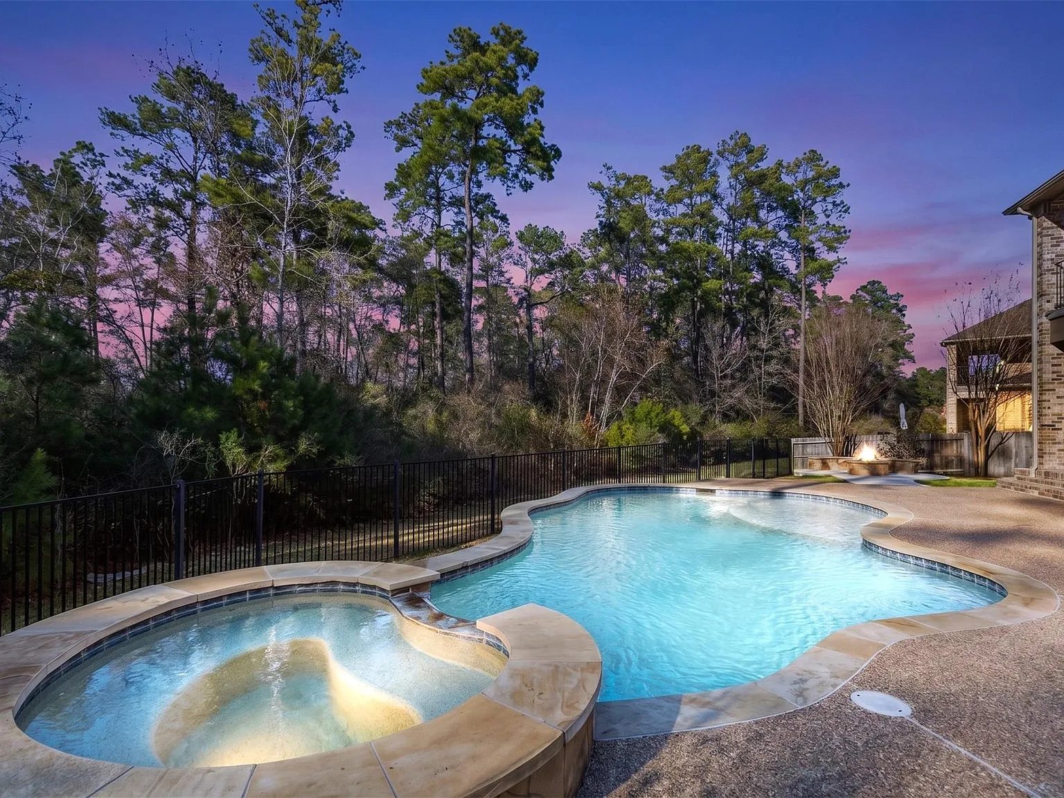 5 bed, 3.5 bath, 5124 sqft, $5,750 — Photo 2