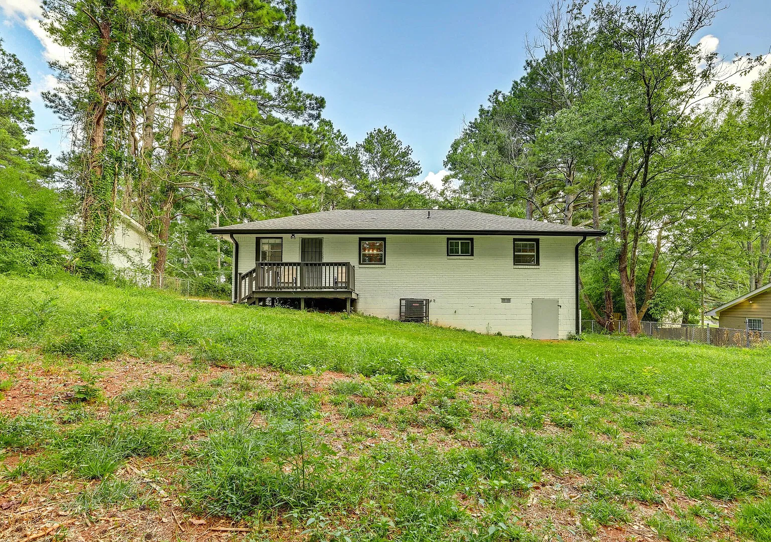 Spacious 3BR Home with Private Backyard in Decatur — Photo 3