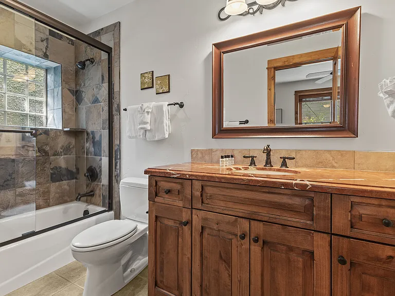 1st Level - Ensuite Bathroom 3