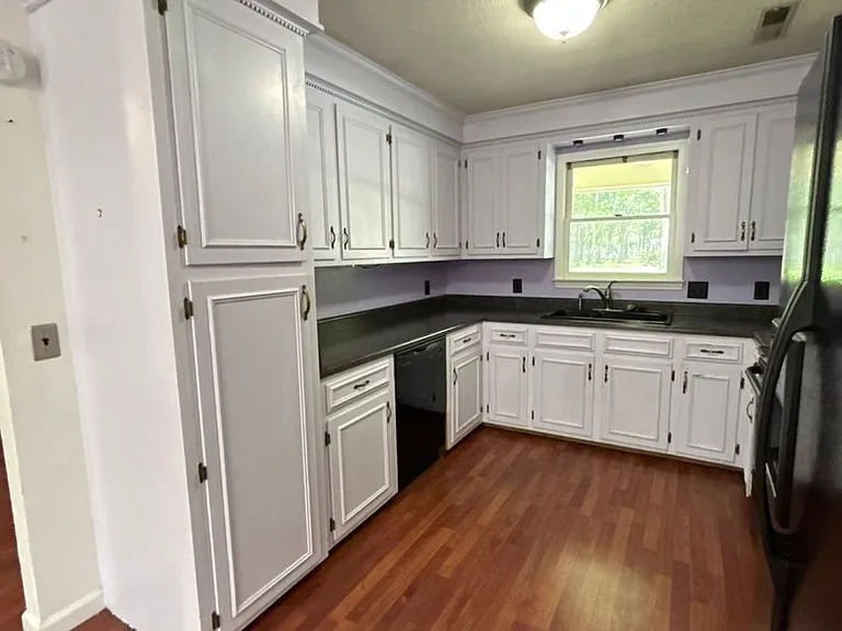 1310 Crowndale Dr — Photo 6