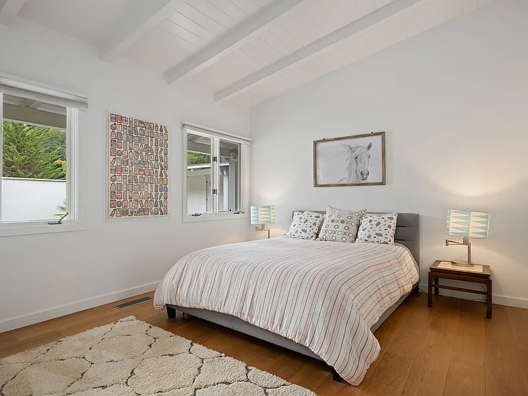 1211 E Valley Rd — Photo 28