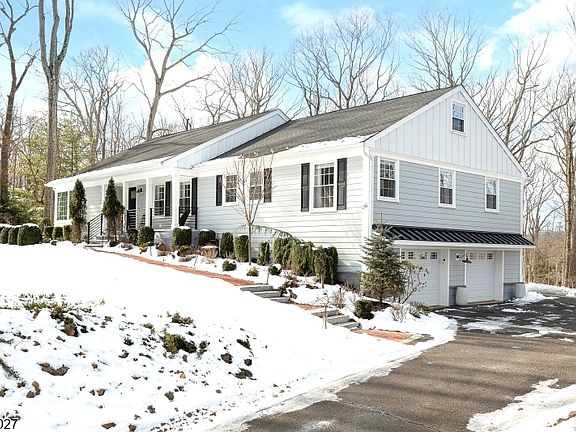 2nd image of 26 Robin Glen Rd