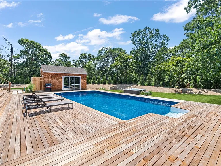 280 Shinnecock Hills Rd — Photo 18