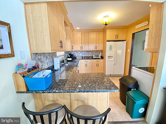 3rd image of 161 Long Beach Blvd #D