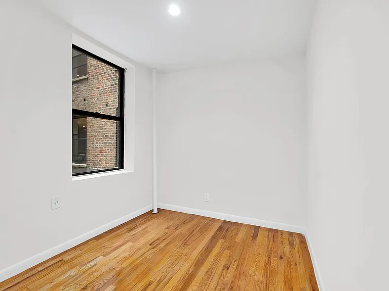 98 Christopher St #2 — Photo 4