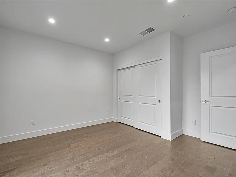 1010 Sinopia Ter — Photo 26