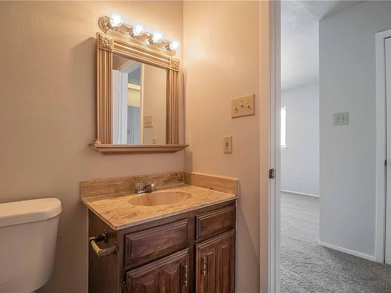 711 Edgemont Pl — Photo 21