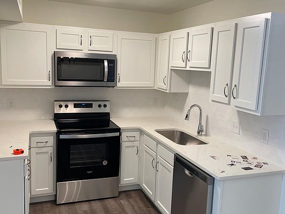Remodeled kitchen with all new appliances including side by side frig with icemaker/water in door.
