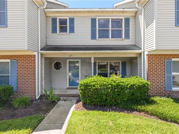 25 Hollis Wood Dr, Hampton, VA 23666