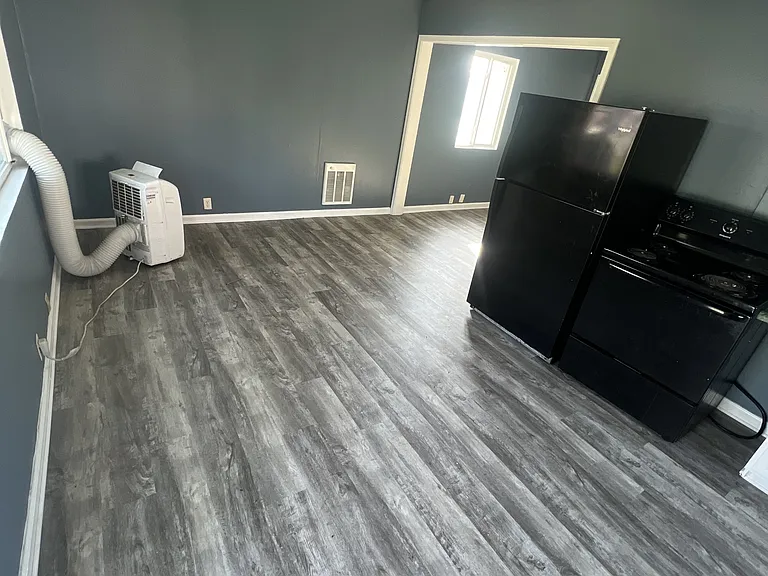 2305 Glass St — Photo 7