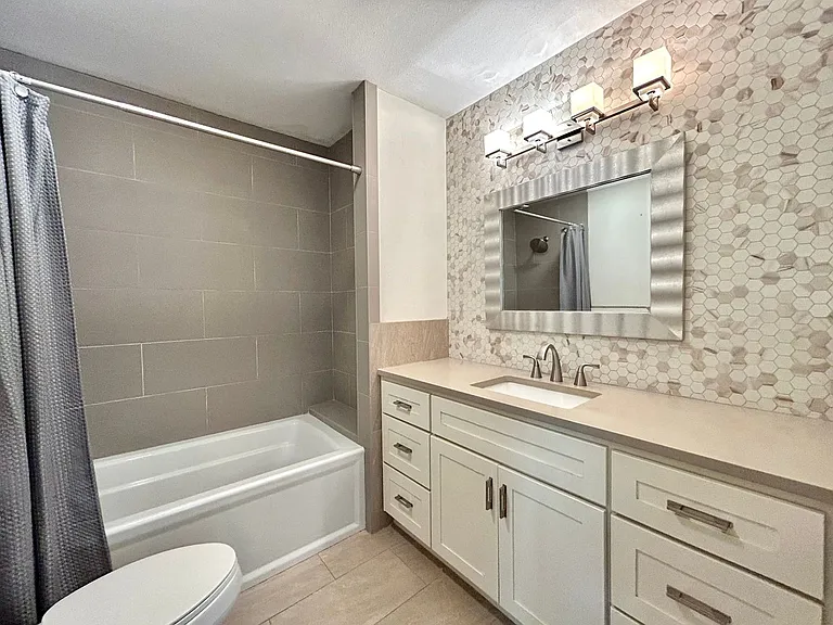 9108 Balcones Club Dr — Photo 20