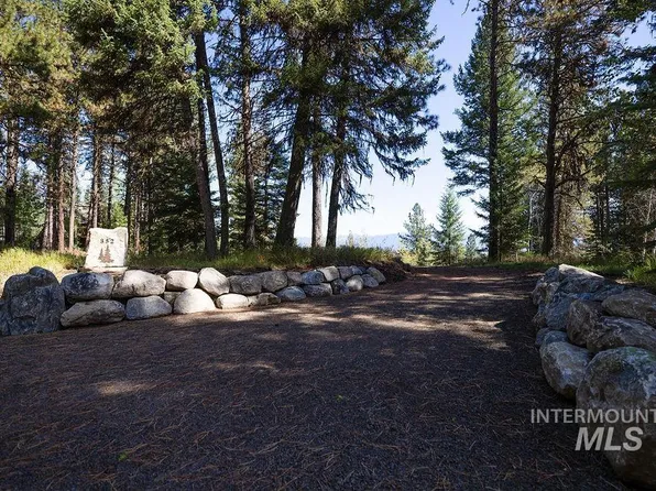 352 Blackhawk Lake Dr, McCall, ID 83638