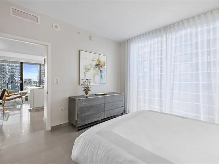 88 SW 7th St #1201 — Photo 9