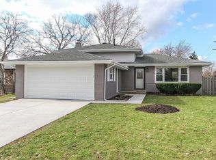 1802 W Spring Ridge Dr, Arlington Heights, IL 60004