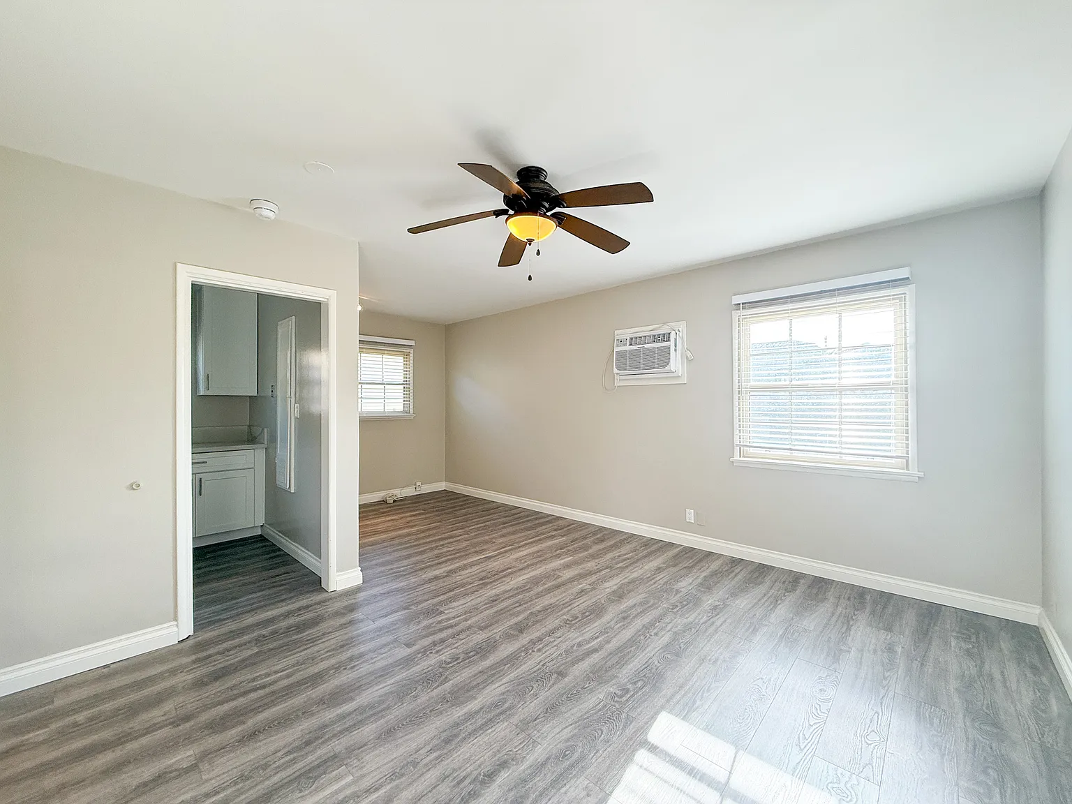 13808 Moorpark St — Photo 3