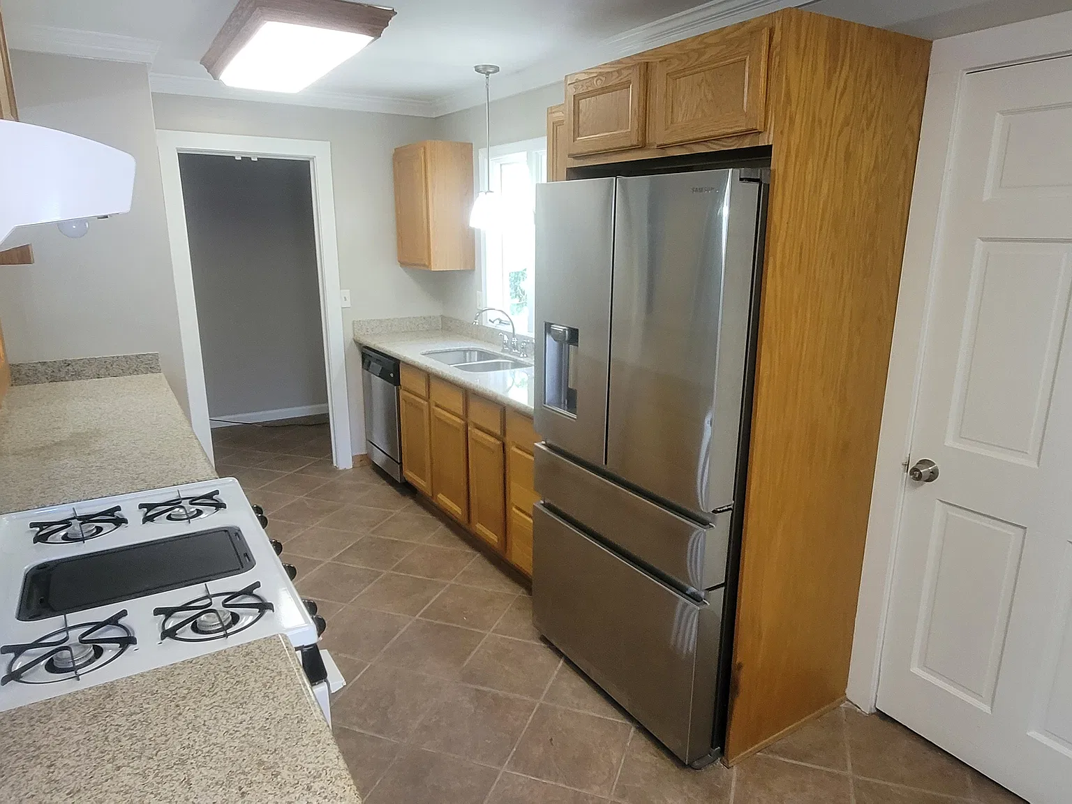 4 bed, $2,650 — Photo 3