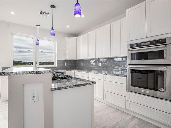 5th image of 102 Sinclair Dr