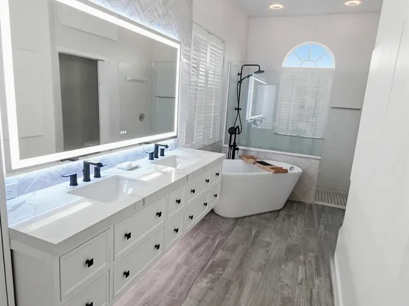 4423 Shark Dr, Bradenton, FL 34208