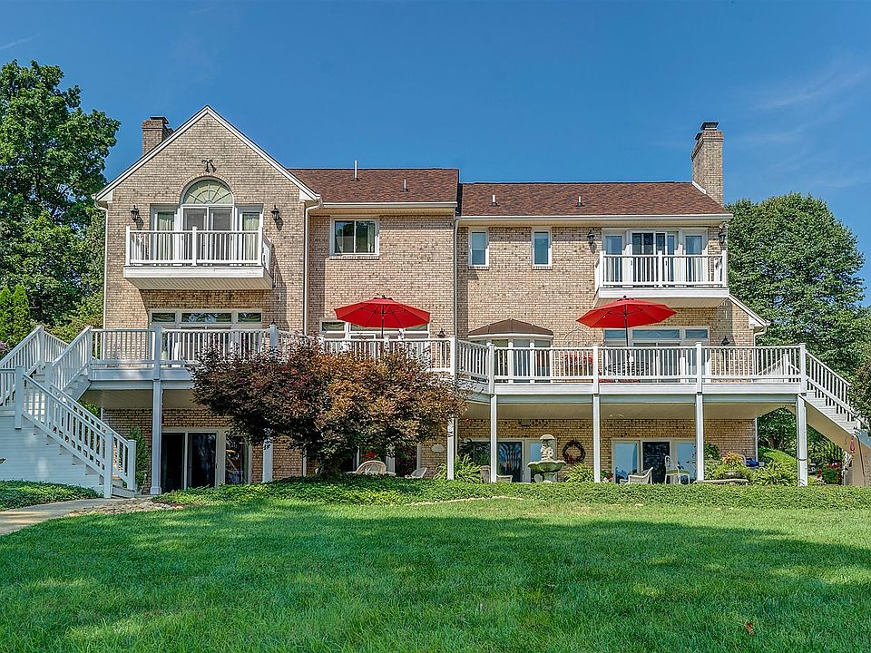 1st image of 1090 Parkside Dr