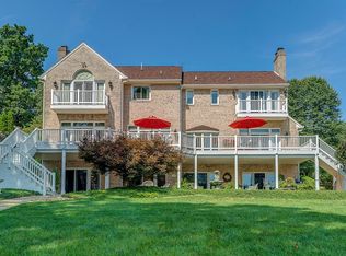 1090 Parkside Dr, Moneta, VA 24121