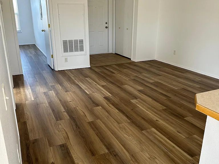 2111 E White Oak Ct — Photo 11